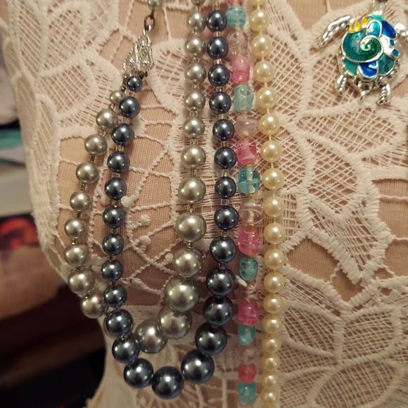 Necklaces - Picture 4 of 5